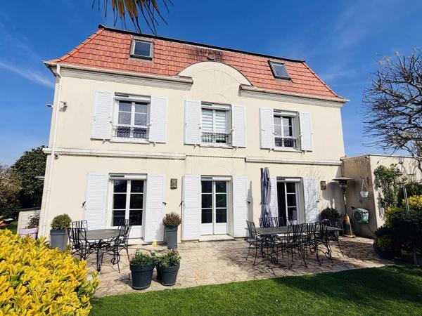 Vente                                                      Maison
                        
                     9 pièces                      198 m2                     à Ozoir-la-Ferrière