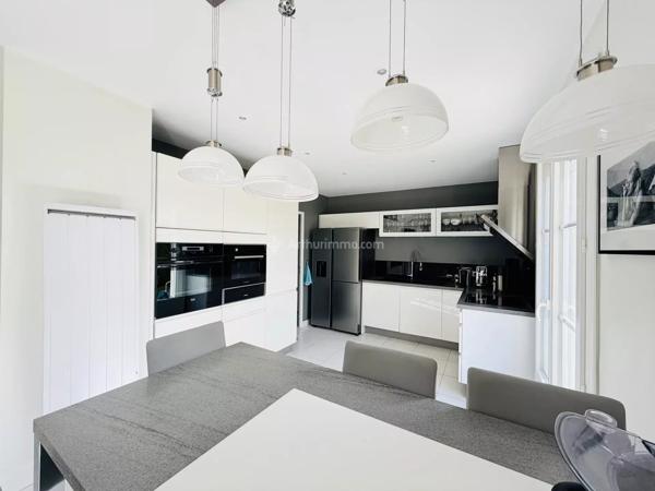 Vente                                                      Maison
                        
                     9 pièces                      198 m2                     à Ozoir-la-Ferrière