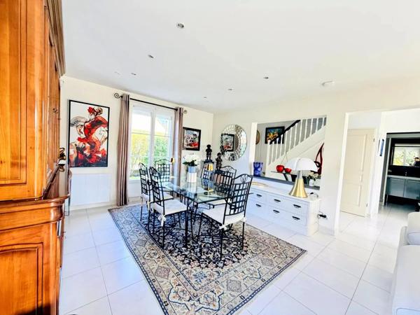 Vente                                                      Maison
                        
                     9 pièces                      198 m2                     à Ozoir-la-Ferrière