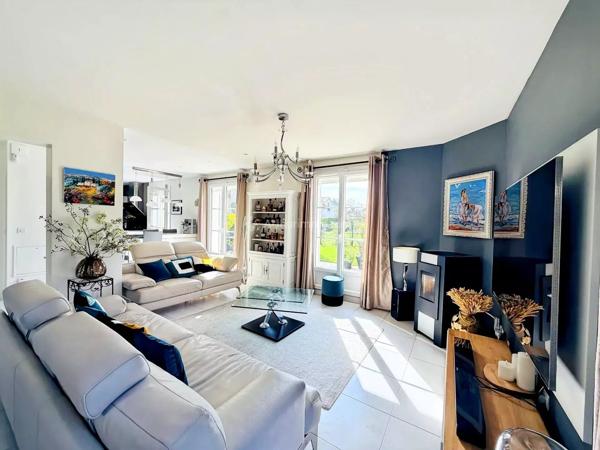 Vente                                                      Maison
                        
                     9 pièces                      198 m2                     à Ozoir-la-Ferrière