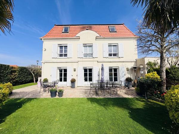 Vente                                                      Maison
                        
                     9 pièces                      198 m2                     à Ozoir-la-Ferrière