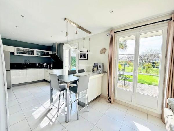 Vente                                                      Maison
                        
                     9 pièces                      198 m2                     à Ozoir-la-Ferrière