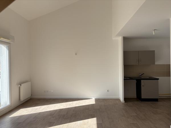 Appartement
         3 pièces
        - 93 m² 215 000 € *