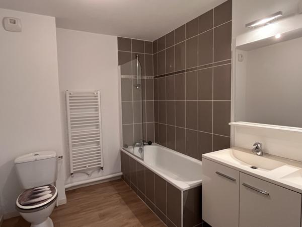 Appartement
         3 pièces
        - 93 m² 215 000 € *