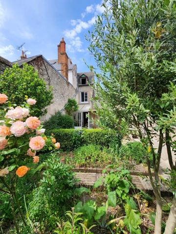Vente                                                      Maison
                        
                     3 pièces                      83 m2                     à Beaugency