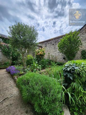 Vente                                                      Maison
                        
                     3 pièces                      83 m2                     à Beaugency