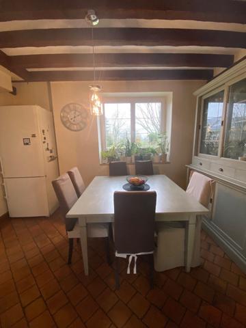 Longère avec grand terrain emprise au sol restante.