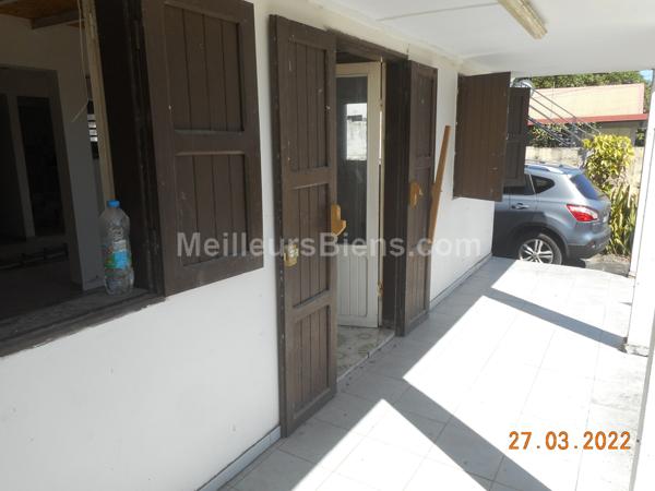 SAINT ANDRE (Petit Bazar). Maison F5/6 de 140 m2 habitables sur terrain de 350 m2 A RENOVER