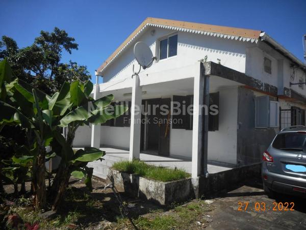 SAINT ANDRE (Petit Bazar). Maison F5/6 de 140 m2 habitables sur terrain de 350 m2 A RENOVER