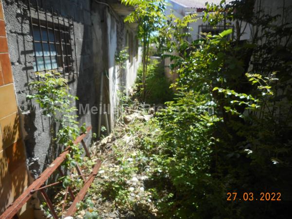 SAINT ANDRE (Petit Bazar). Maison F5/6 de 140 m2 habitables sur terrain de 350 m2 A RENOVER