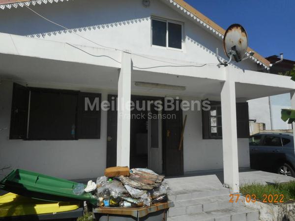 SAINT ANDRE (Petit Bazar). Maison F5/6 de 140 m2 habitables sur terrain de 350 m2 A RENOVER