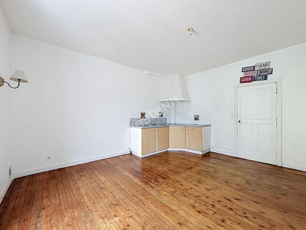 IMMEUBLE DE RAPPORT À VENDRE ? LE LION-D'ANGERS ? 2 APPARTEMENTS T3 + LOCAL COMMERCIAL ? BONNE RENTABILITÉ