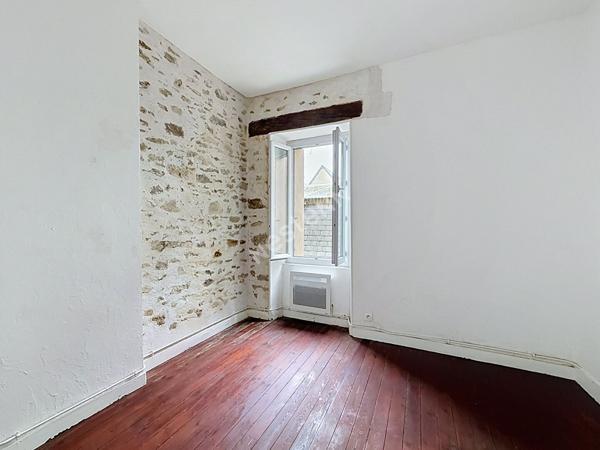 IMMEUBLE DE RAPPORT À VENDRE ? LE LION-D'ANGERS ? 2 APPARTEMENTS T3 + LOCAL COMMERCIAL ? BONNE RENTABILITÉ