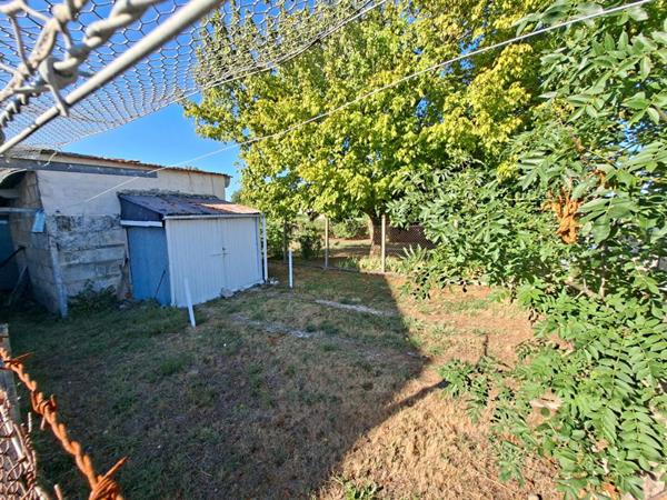 Maison en pierre à Saint Estephe 4 pièce(s) 80 m2 A RENOVER