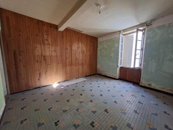 Maison en pierre à Saint Estephe 4 pièce(s) 80 m2 A RENOVER
