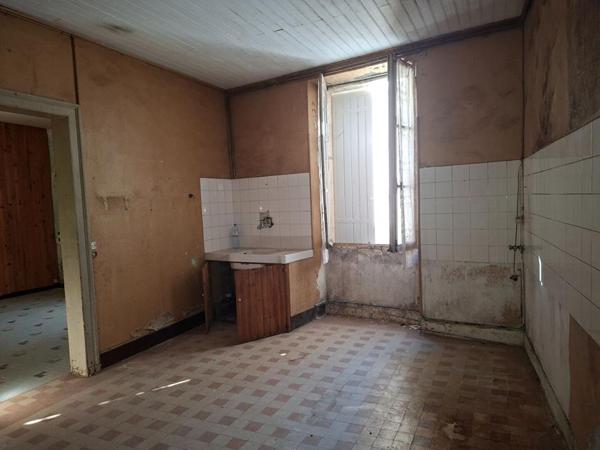 Maison en pierre à Saint Estephe 4 pièce(s) 80 m2 A RENOVER