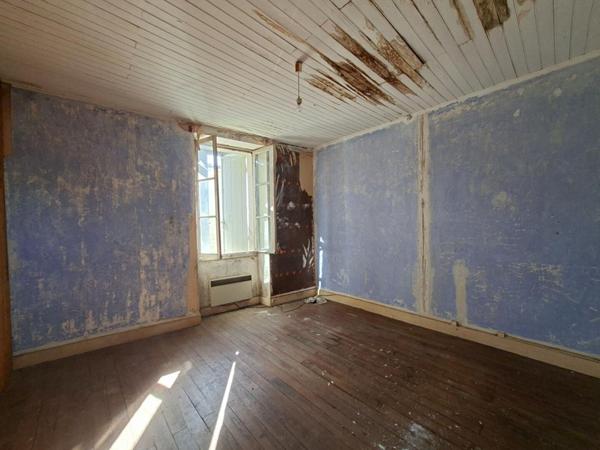 Maison en pierre à Saint Estephe 4 pièce(s) 80 m2 A RENOVER