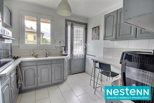 Maison plain-pied de 88m² avec grand terrain de 836m² et garage à Décines-Charpieu