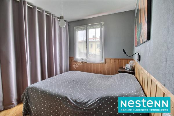 Maison plain-pied de 88m² avec grand terrain de 836m² et garage à Décines-Charpieu