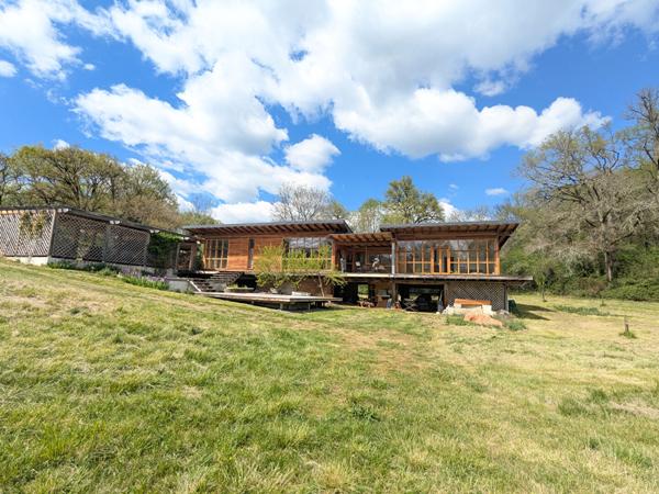 Maison en bois bioclimatique sur grand terrain Camburat