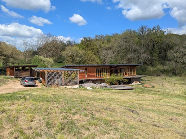 Maison en bois bioclimatique sur grand terrain Camburat