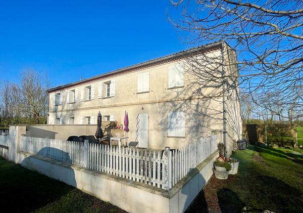 Ensemble de 2 maisons, 135 m² et 65 m², 3 km d'AULNAY et tous commerces, cadre très joli Nere