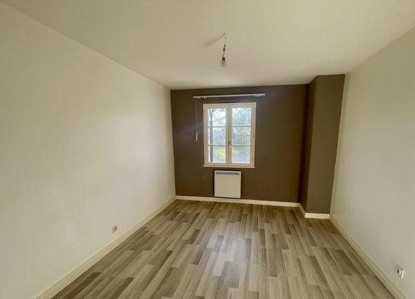 Ensemble de 2 maisons, 135 m² et 65 m², 3 km d'AULNAY et tous commerces, cadre très joli Nere
