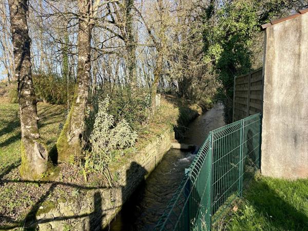 Ensemble de 2 maisons, 135 m² et 65 m², 3 km d'AULNAY et tous commerces, cadre très joli Nere
