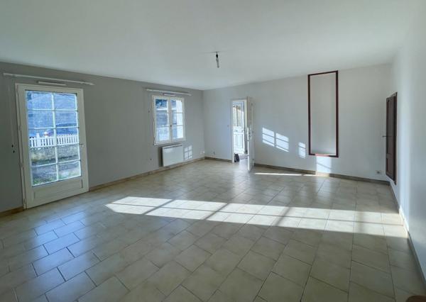 Ensemble de 2 maisons, 135 m² et 65 m², 3 km d'AULNAY et tous commerces, cadre très joli Nere