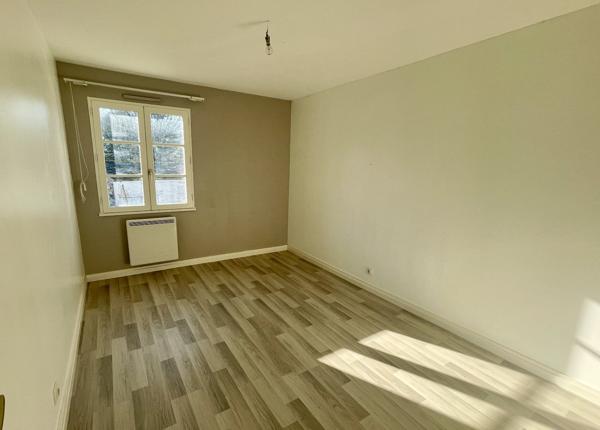 Ensemble de 2 maisons, 135 m² et 65 m², 3 km d'AULNAY et tous commerces, cadre très joli Nere