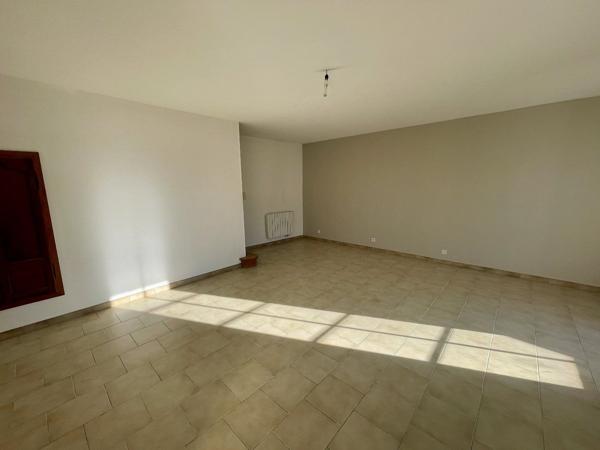 Ensemble de 2 maisons, 135 m² et 65 m², 3 km d'AULNAY et tous commerces, cadre très joli Nere