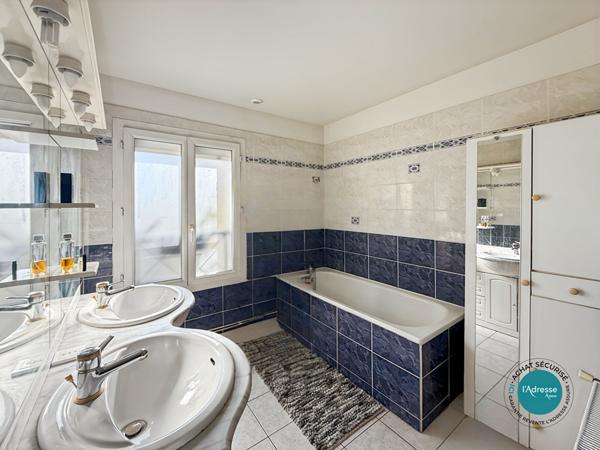 Maison Le Plessis Pate 8 pièce(s) 162 m2