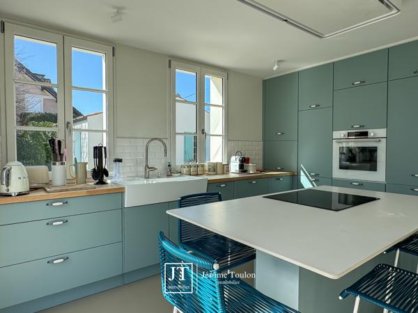 Maison
                                                                                                                                                                                                                                                                                                                        6 pièce(s)                                                                                                                                                                                                          5 chambre(s)                                                                                                                                                                                                          170  m²