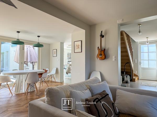 Maison
                                                                                                                                                                                                                                                                                                                        6 pièce(s)                                                                                                                                                                                                          5 chambre(s)                                                                                                                                                                                                          170  m²