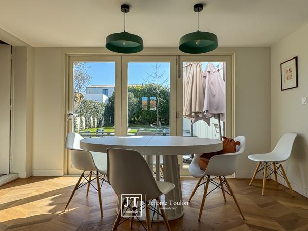 Maison
                                                                                                                                                                                                                                                                                                                        6 pièce(s)                                                                                                                                                                                                          5 chambre(s)                                                                                                                                                                                                          170  m²