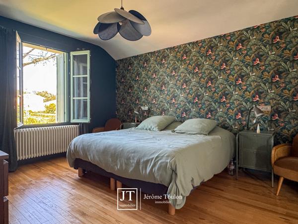 Maison
                                                                                                                                                                                                                                                                                                                        6 pièce(s)                                                                                                                                                                                                          5 chambre(s)                                                                                                                                                                                                          170  m²