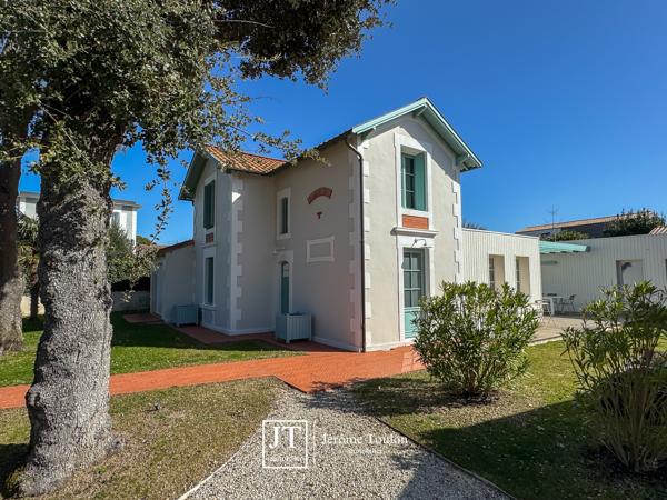 Maison
                                                                                                                                                                                                                                                                                                                        6 pièce(s)                                                                                                                                                                                                          5 chambre(s)                                                                                                                                                                                                          170  m²