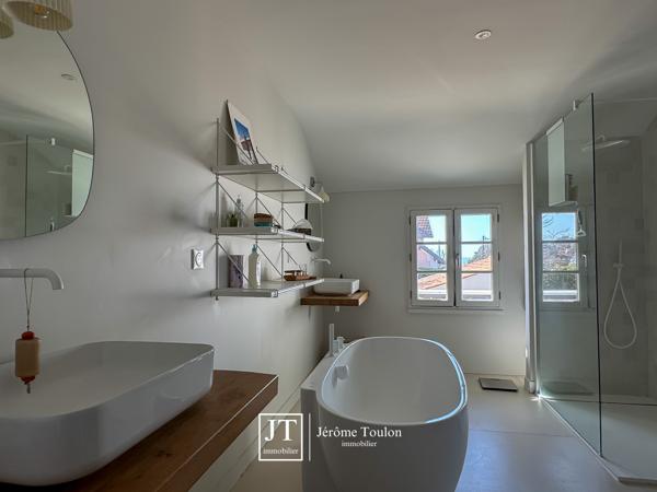 Maison
                                                                                                                                                                                                                                                                                                                        6 pièce(s)                                                                                                                                                                                                          5 chambre(s)                                                                                                                                                                                                          170  m²
