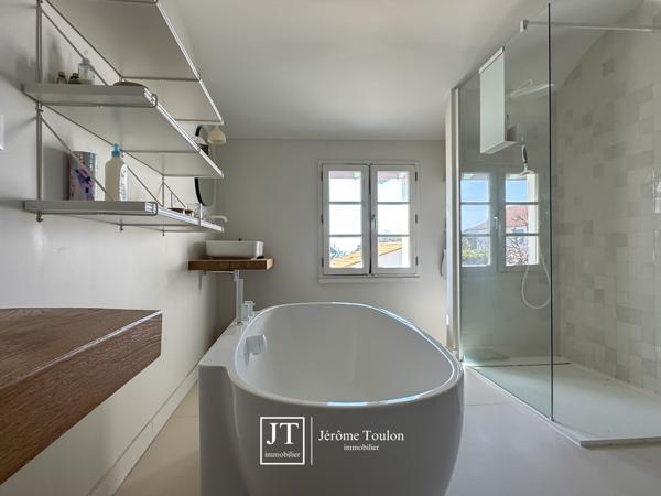 Maison
                                                                                                                                                                                                                                                                                                                        6 pièce(s)                                                                                                                                                                                                          5 chambre(s)                                                                                                                                                                                                          170  m²