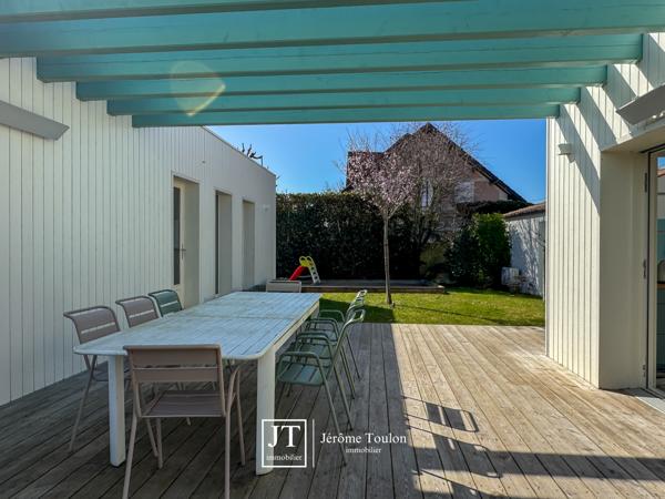 Maison
                                                                                                                                                                                                                                                                                                                        6 pièce(s)                                                                                                                                                                                                          5 chambre(s)                                                                                                                                                                                                          170  m²