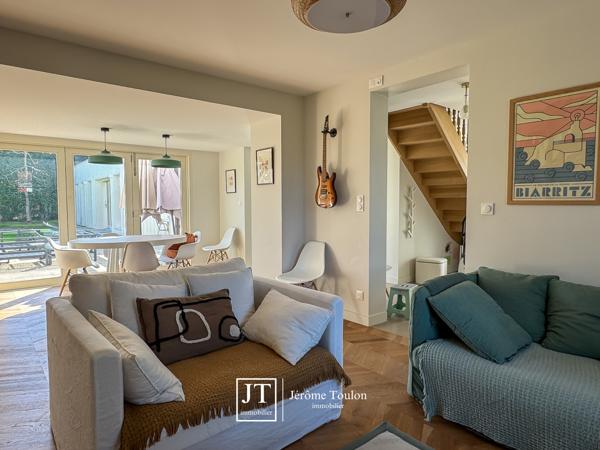 Maison
                                                                                                                                                                                                                                                                                                                        6 pièce(s)                                                                                                                                                                                                          5 chambre(s)                                                                                                                                                                                                          170  m²