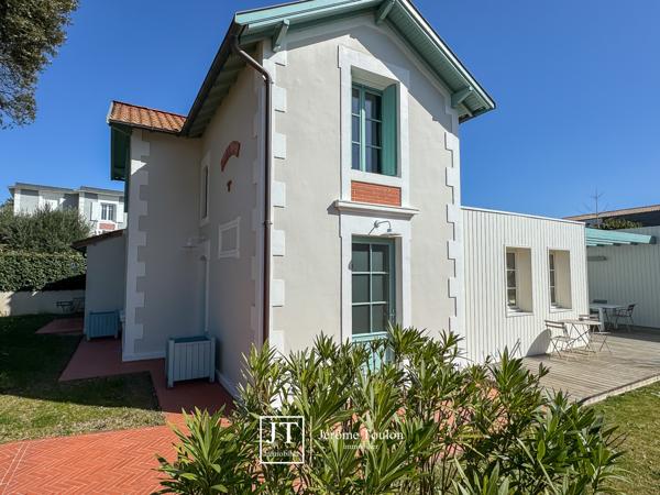 Maison
                                                                                                                                                                                                                                                                                                                        6 pièce(s)                                                                                                                                                                                                          5 chambre(s)                                                                                                                                                                                                          170  m²