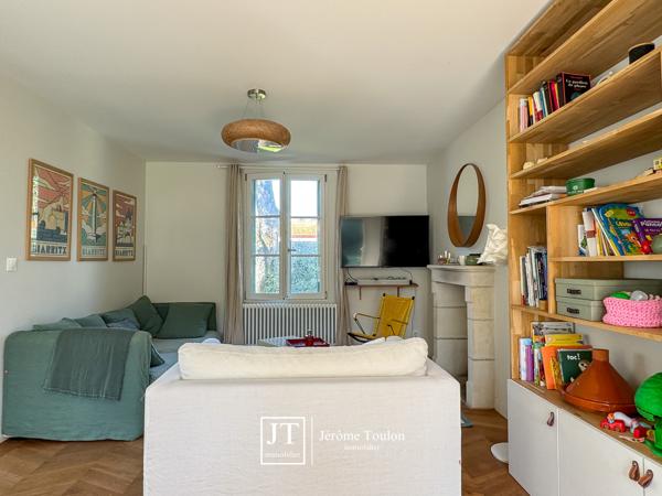 Maison
                                                                                                                                                                                                                                                                                                                        6 pièce(s)                                                                                                                                                                                                          5 chambre(s)                                                                                                                                                                                                          170  m²
