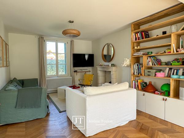 Maison
                                                                                                                                                                                                                                                                                                                        6 pièce(s)                                                                                                                                                                                                          5 chambre(s)                                                                                                                                                                                                          170  m²