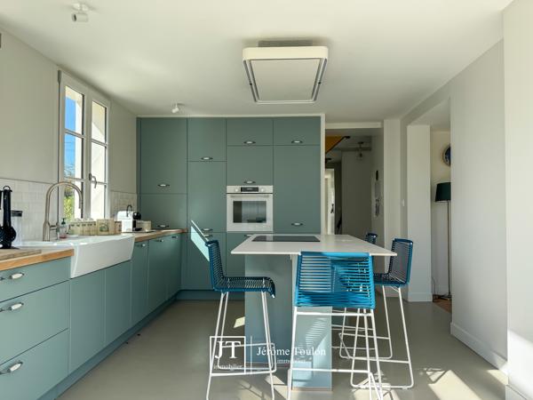 Maison
                                                                                                                                                                                                                                                                                                                        6 pièce(s)                                                                                                                                                                                                          5 chambre(s)                                                                                                                                                                                                          170  m²