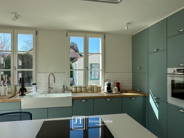 Maison
                                                                                                                                                                                                                                                                                                                        6 pièce(s)                                                                                                                                                                                                          5 chambre(s)                                                                                                                                                                                                          170  m²