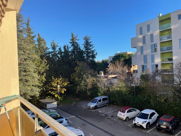 T3 traversant lumineux-balcon sud-parking-cave-DPE B-Rés. Parc à ballons