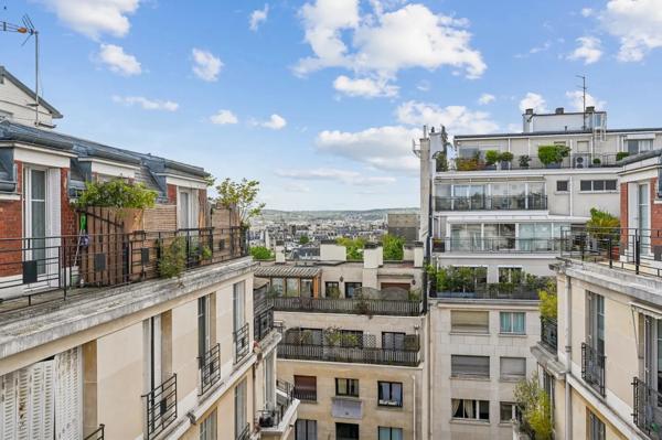 PARIS 16ᵉ - VOTRE PIED-À-TERRE AU-DESSUS DES TOITS - Appartement à vendre 2 pièces - AUTEUIL/JASMIN