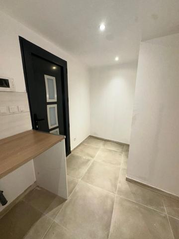 ALES (30) secteur Rochebelle, idéal investisseur immeuble de rapport de 150m² habitable environ et terrasse privative d'environ 15m2.