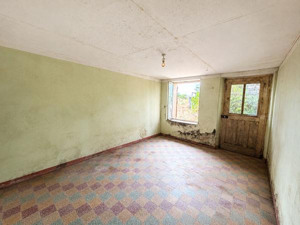 MAISON À RÉINVENTER AU COEUR DE LA CAMPAGNE DE NUEIL-SUR-LAYON